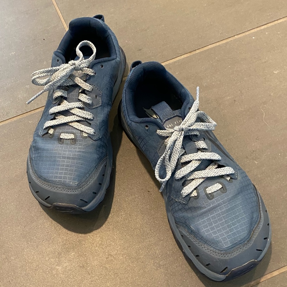 Altra Womens Loan Peak 9 size 6.5 W